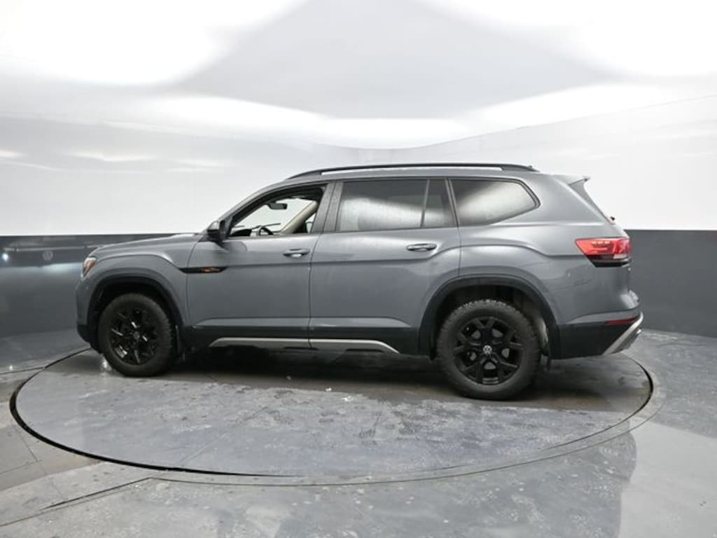 Used 2024 Volkswagen Atlas 2.0T Peak Edition SEL SUV