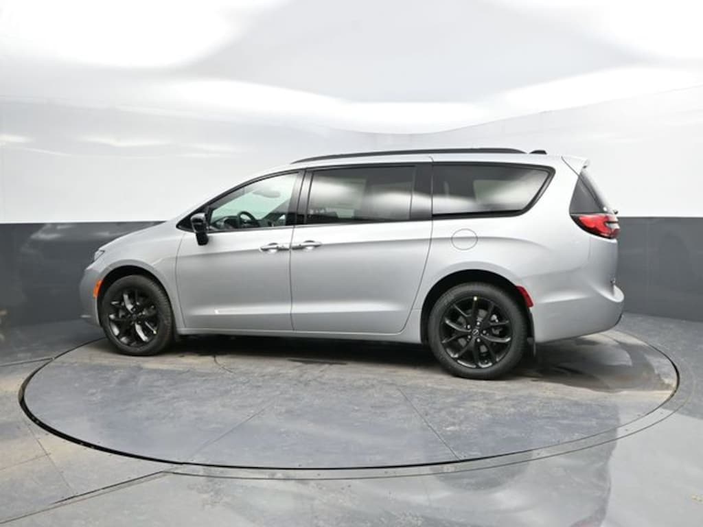 New 2026 Chrysler Pacifica Select Passenger Van