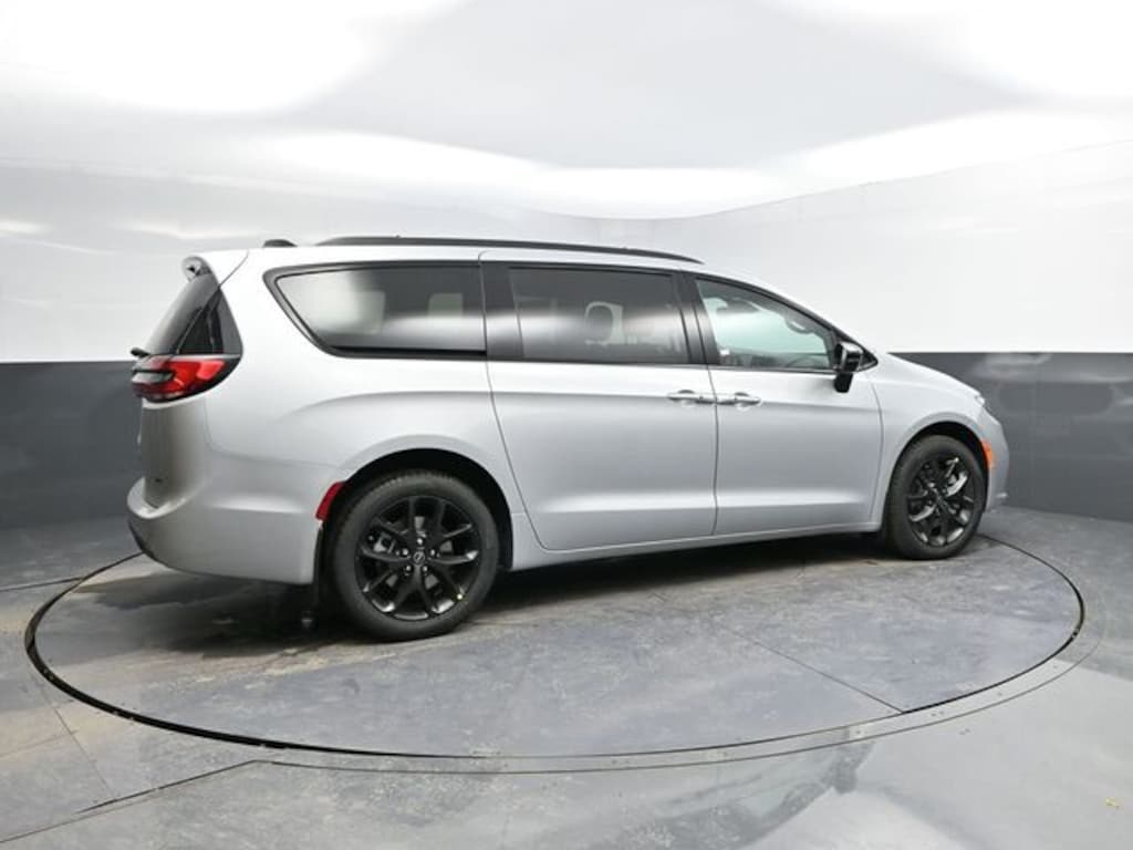 New 2026 Chrysler Pacifica Select Passenger Van