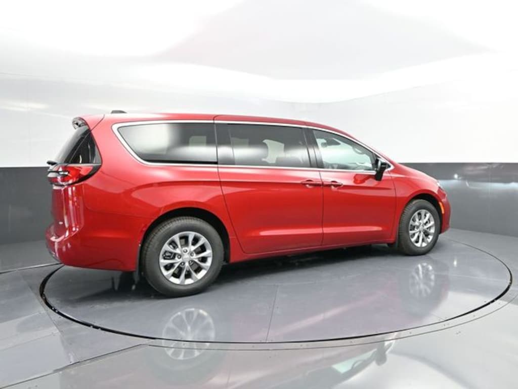 New 2026 Chrysler Pacifica Select Passenger Van