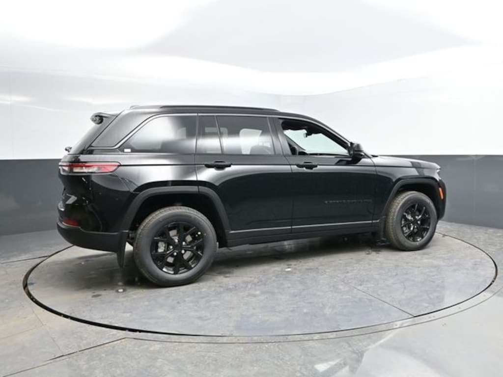 New 2026 Jeep Grand Cherokee Laredo Altitude Sport Utility