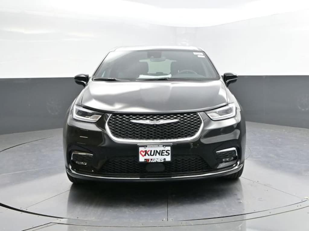 New 2026 Chrysler Pacifica Select Passenger Van