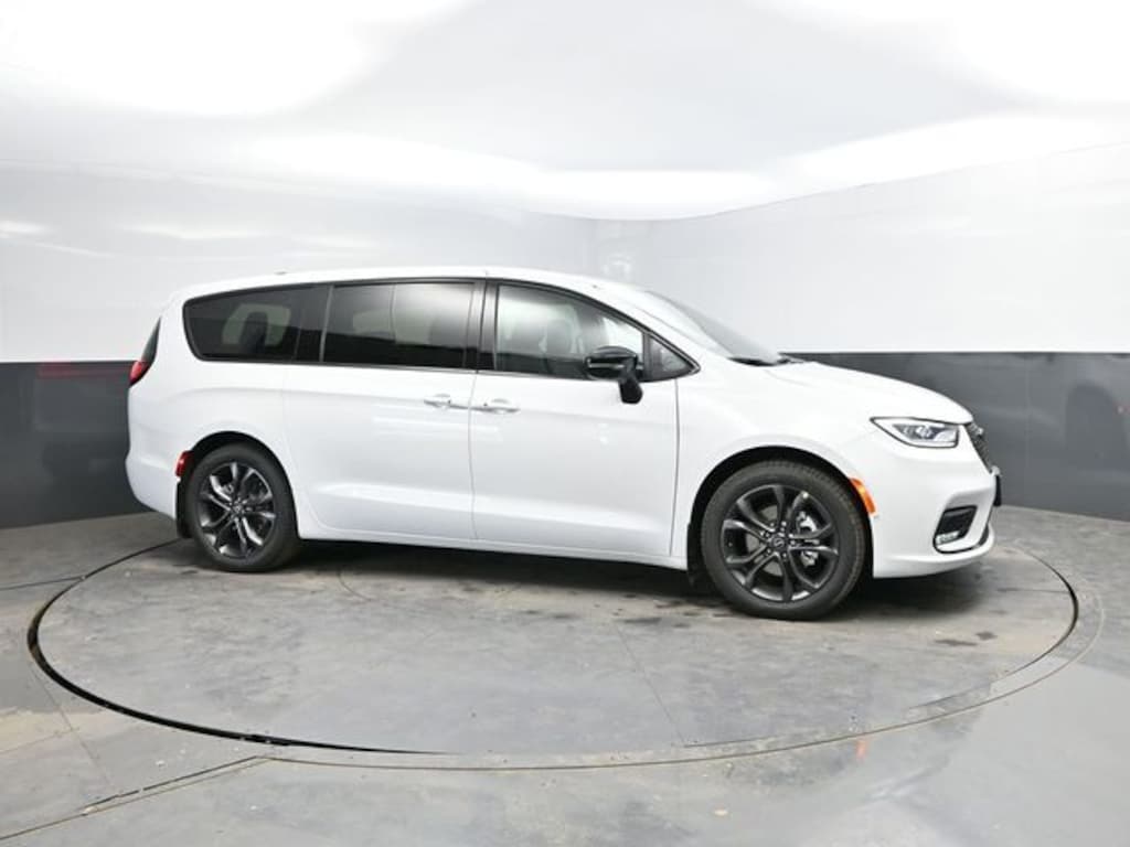 New 2026 Chrysler Pacifica Select Passenger Van