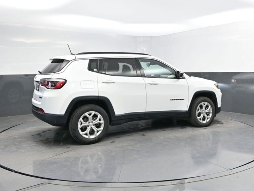 Used 2024 Jeep Compass Latitude SUV