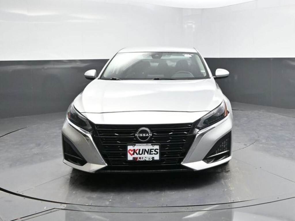 Used 2023 Nissan Altima 2.5 SV Sedan