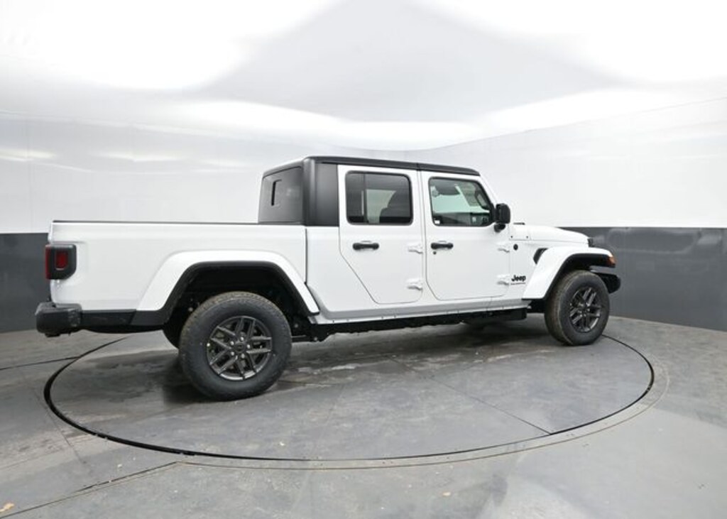 New 2026 Jeep Gladiator Sport S Pickup