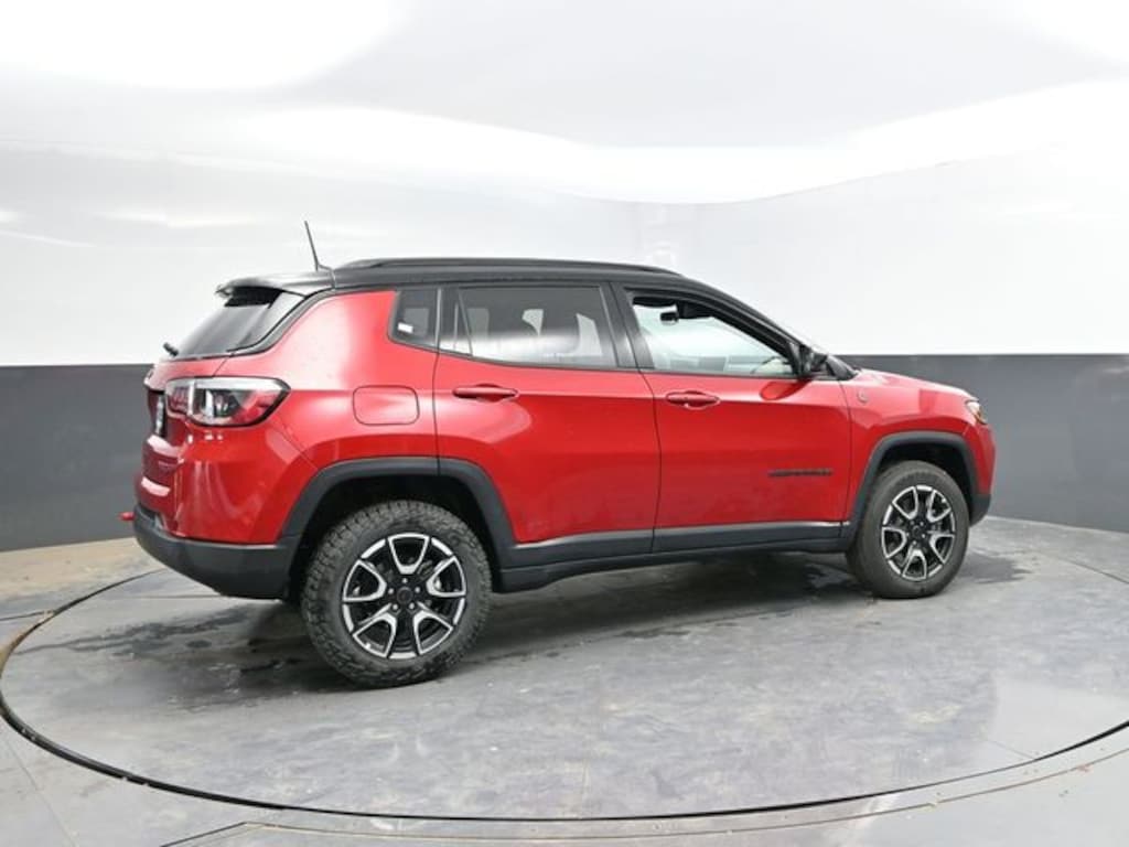 Used 2025 Jeep Compass Trailhawk SUV