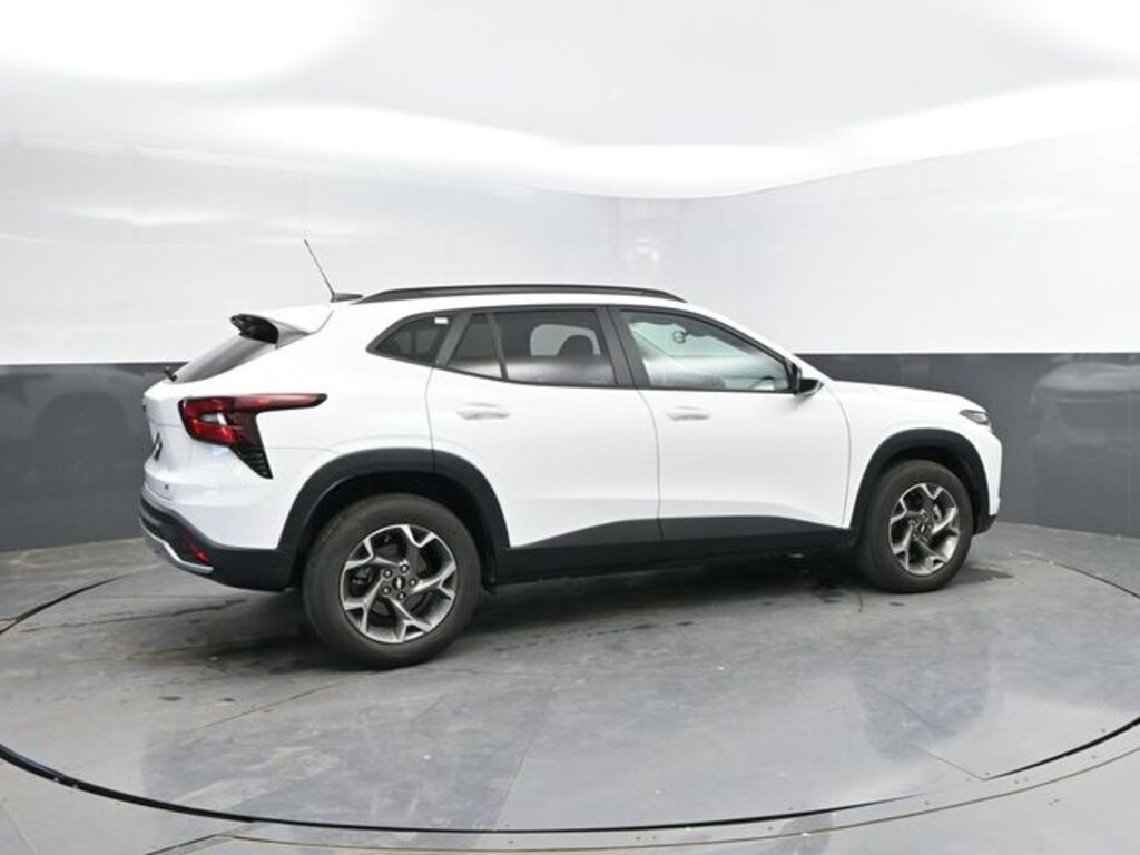 Used 2025 Chevrolet Trax LT SUV