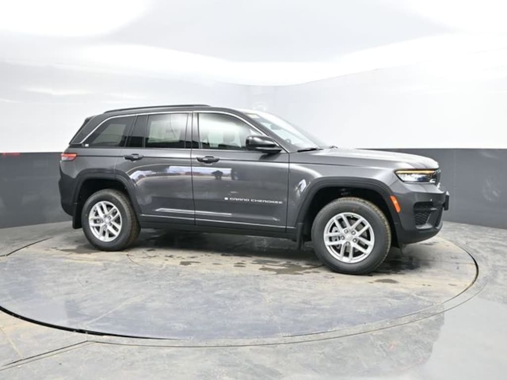 New 2026 Jeep Grand Cherokee Laredo Sport Utility