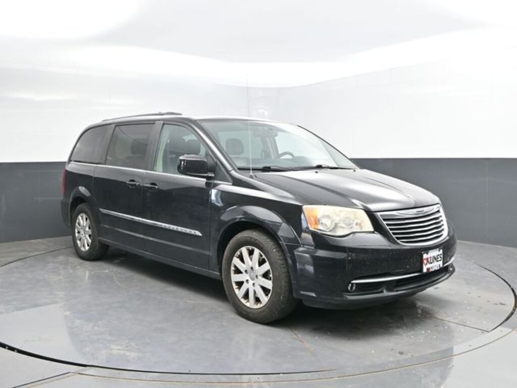 Used 2016 Chrysler Town & Country Touring Minivan/Van