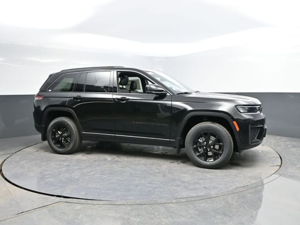 New 2026 Jeep Grand Cherokee Laredo Altitude Sport Utility