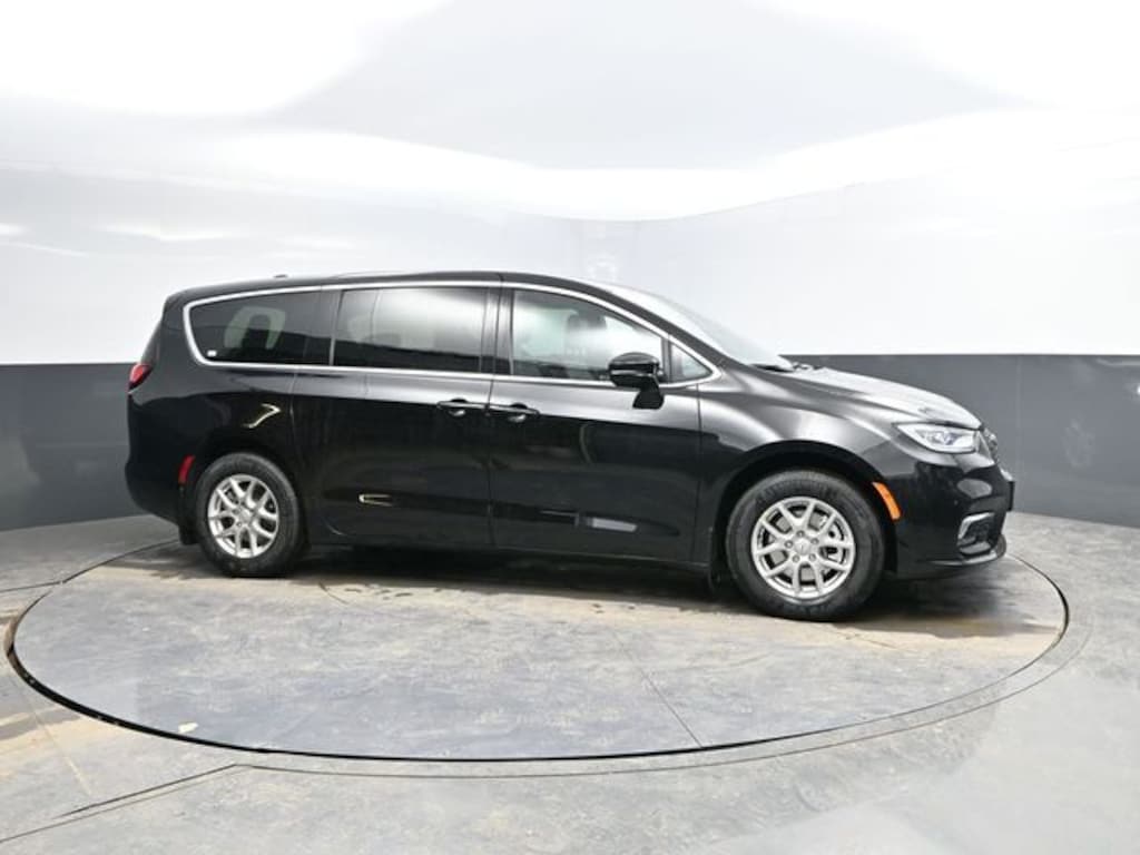 New 2026 Chrysler Pacifica Select Passenger Van