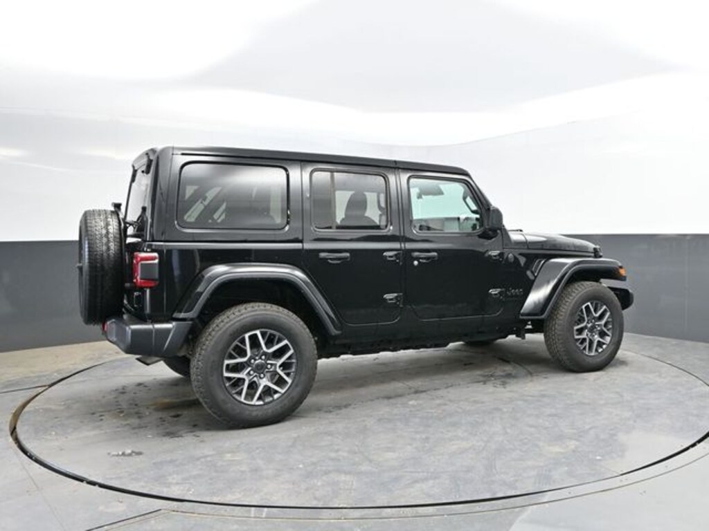 Used 2025 Jeep Wrangler Sahara SUV