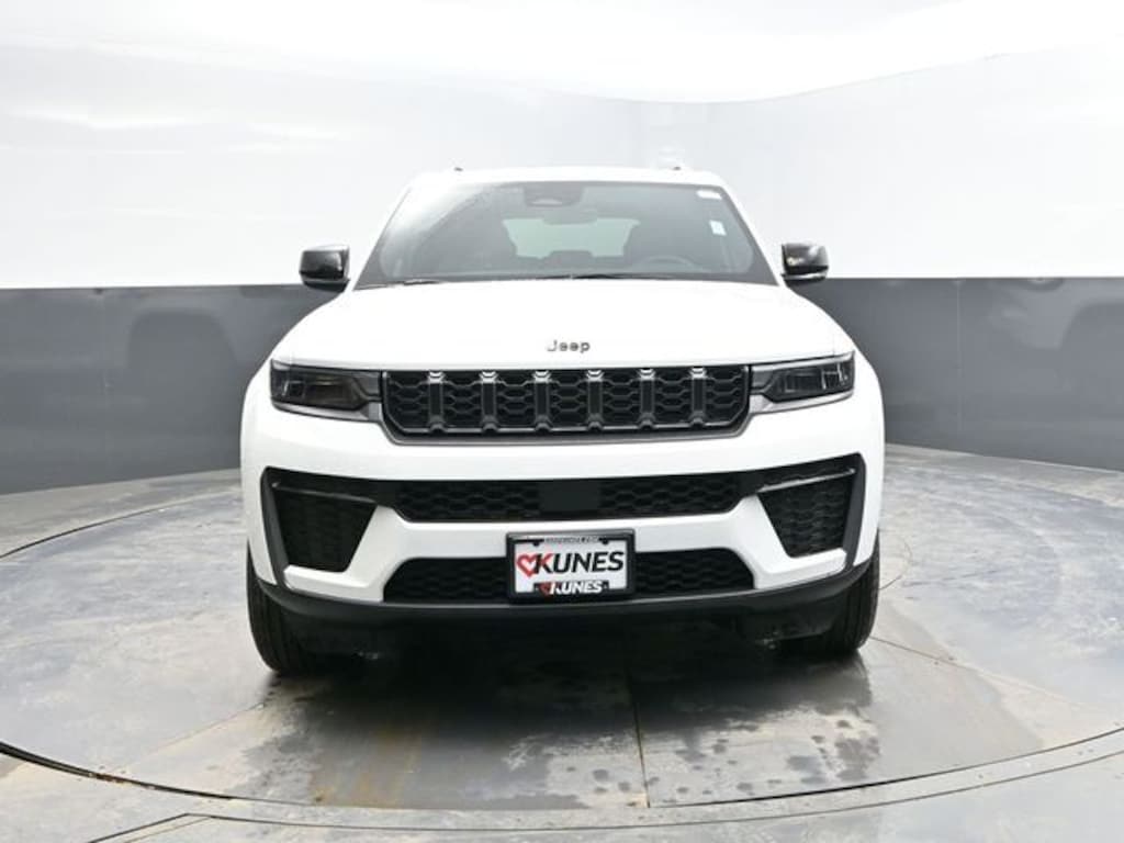 New 2026 Jeep Grand Cherokee Laredo Sport Utility