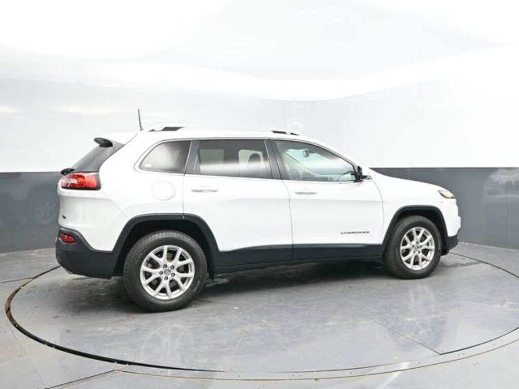Used 2016 Jeep Cherokee Latitude SUV