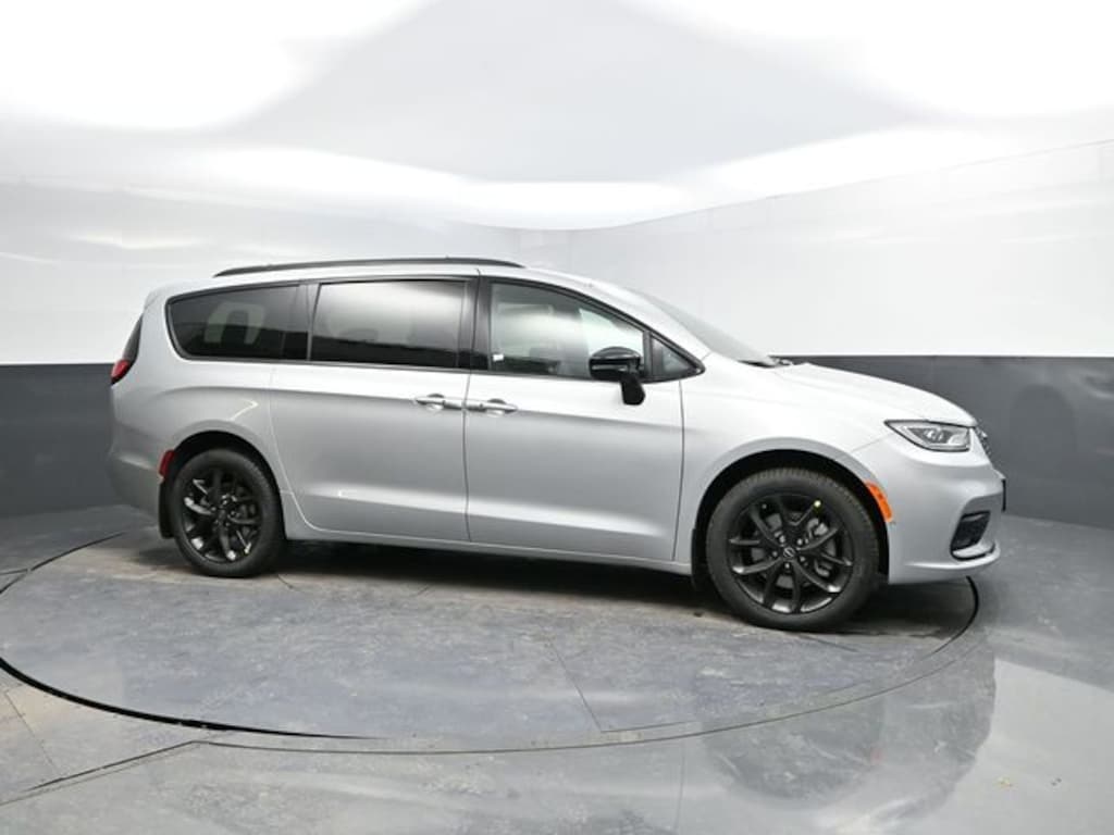 New 2026 Chrysler Pacifica Select Passenger Van