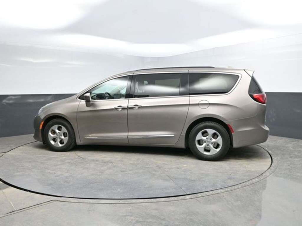 Used 2017 Chrysler Pacifica Touring L Plus Minivan/Van