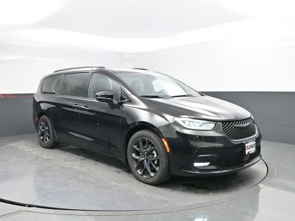 Used 2025 Chrysler Pacifica Limited Minivan/Van
