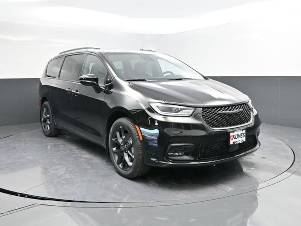 New 2026 Chrysler Pacifica Limited Passenger Van