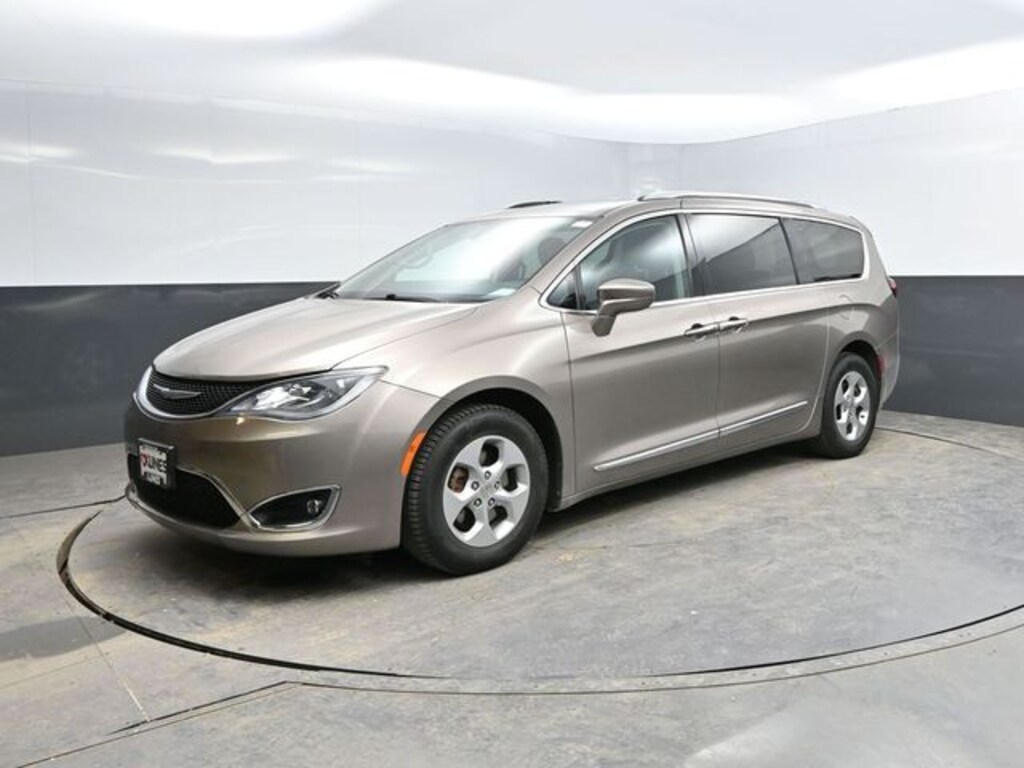 Used 2017 Chrysler Pacifica Touring L Plus Minivan/Van