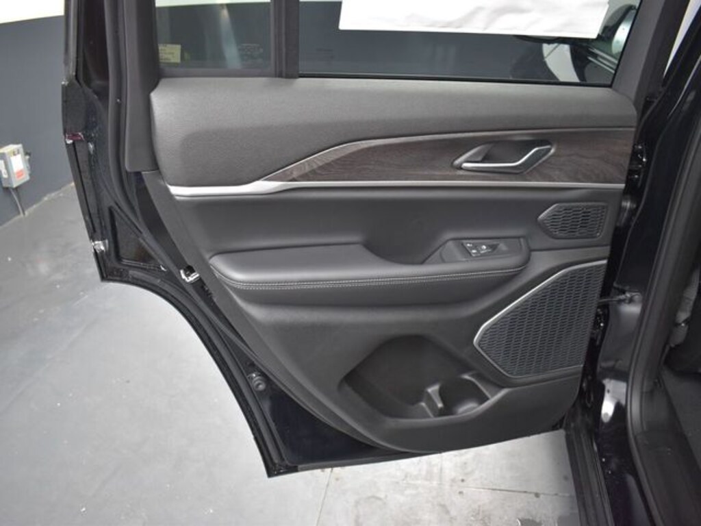 New 2025 Jeep Grand Cherokee Limited Sport Utility