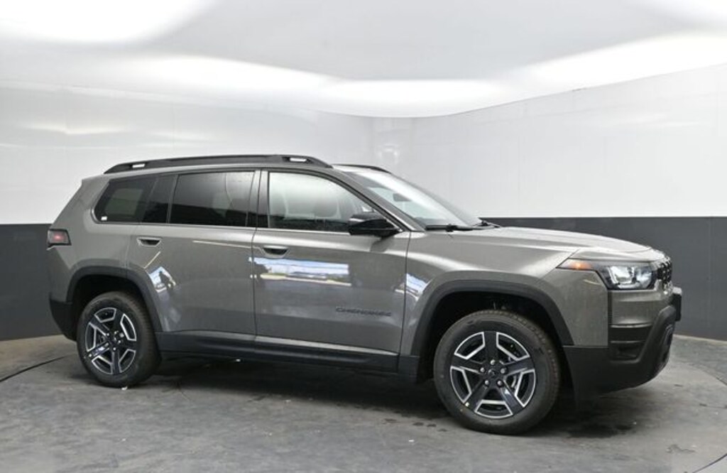 New 2026 Jeep Cherokee Laredo Sport Utility