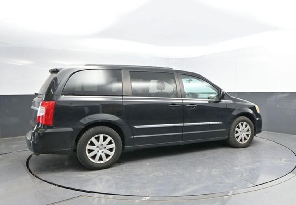 Used 2016 Chrysler Town & Country Touring Minivan/Van