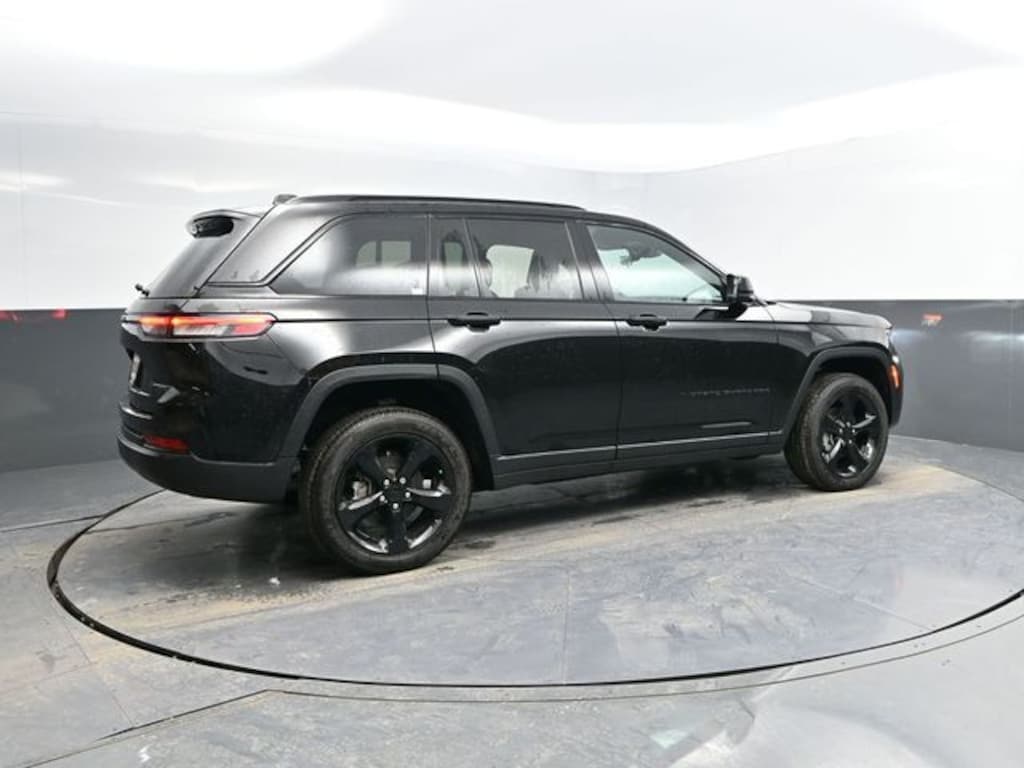 Used 2025 Jeep Grand Cherokee Altitude X SUV