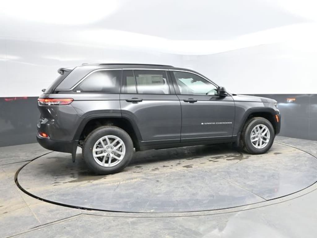 New 2026 Jeep Grand Cherokee Laredo Sport Utility