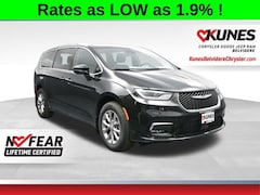 2026 Chrysler Pacifica Select Passenger Van