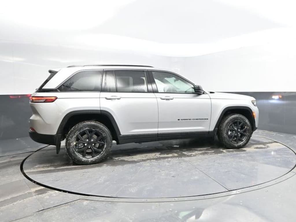 New 2026 Jeep Grand Cherokee Laredo Altitude Sport Utility