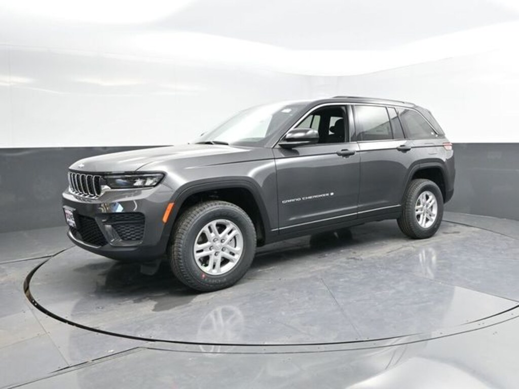 New 2025 Jeep Grand Cherokee Laredo Sport Utility