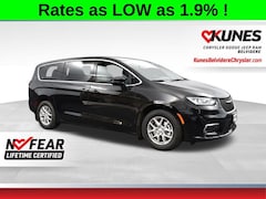 2026 Chrysler Pacifica Select Passenger Van