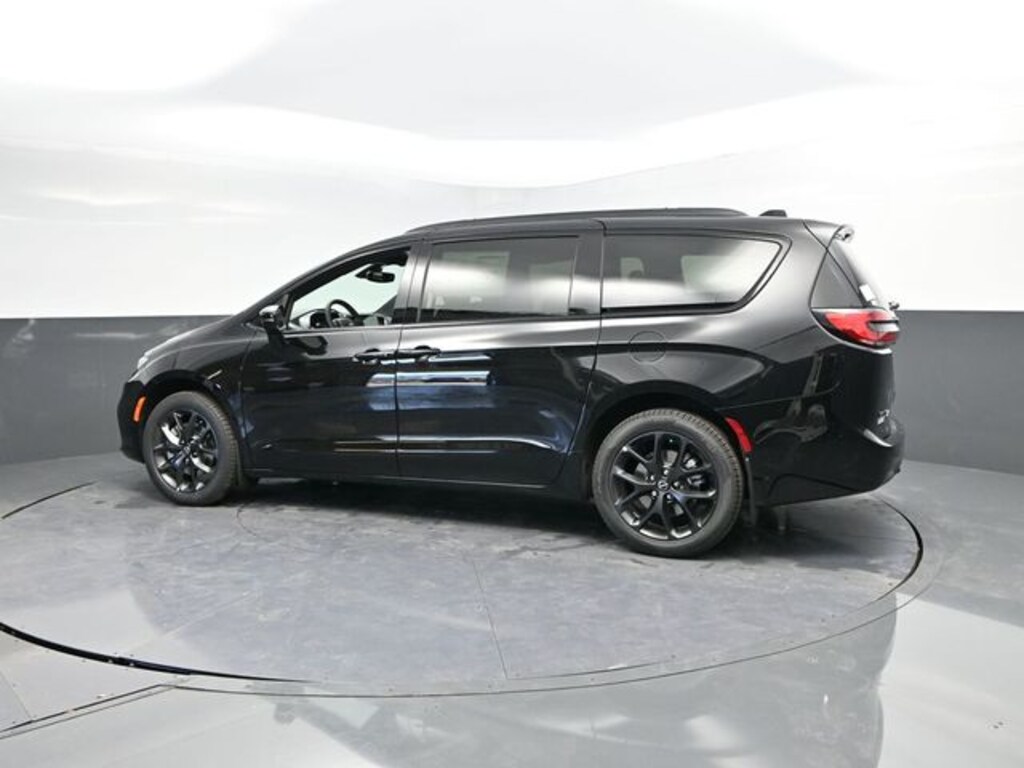 New 2026 Chrysler Pacifica Limited Passenger Van