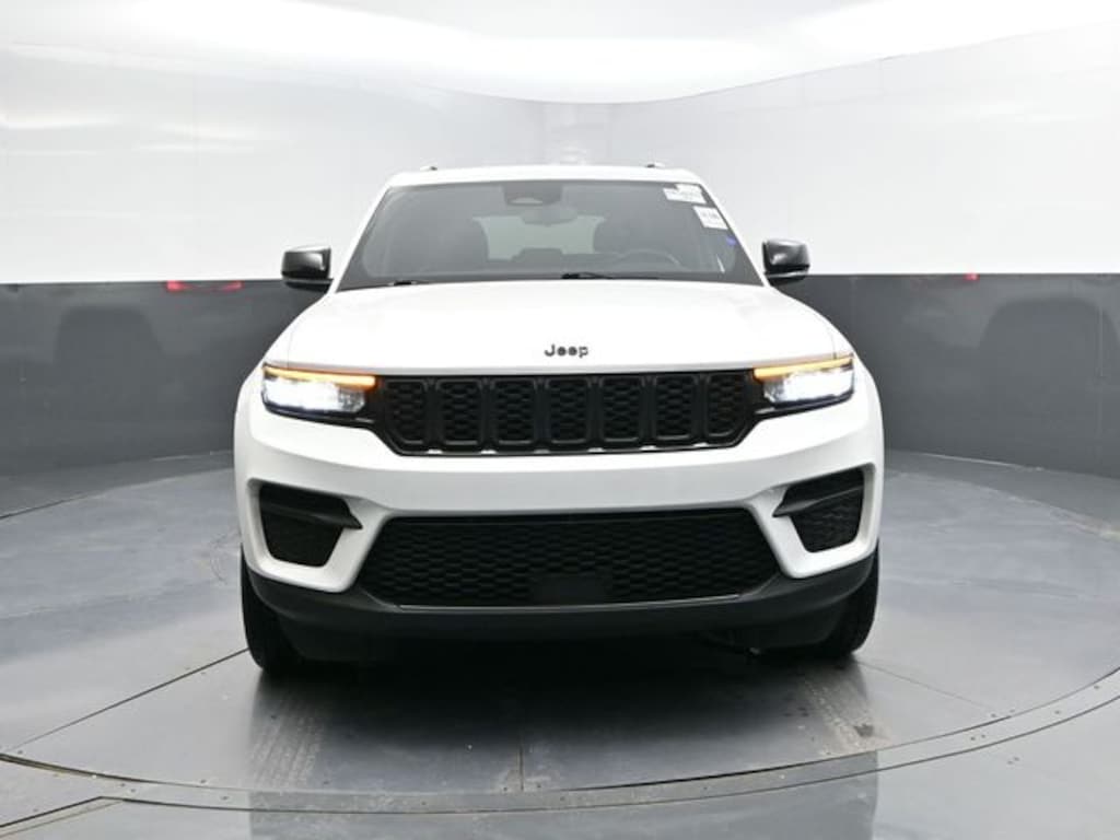 Used 2023 Jeep Grand Cherokee Altitude SUV