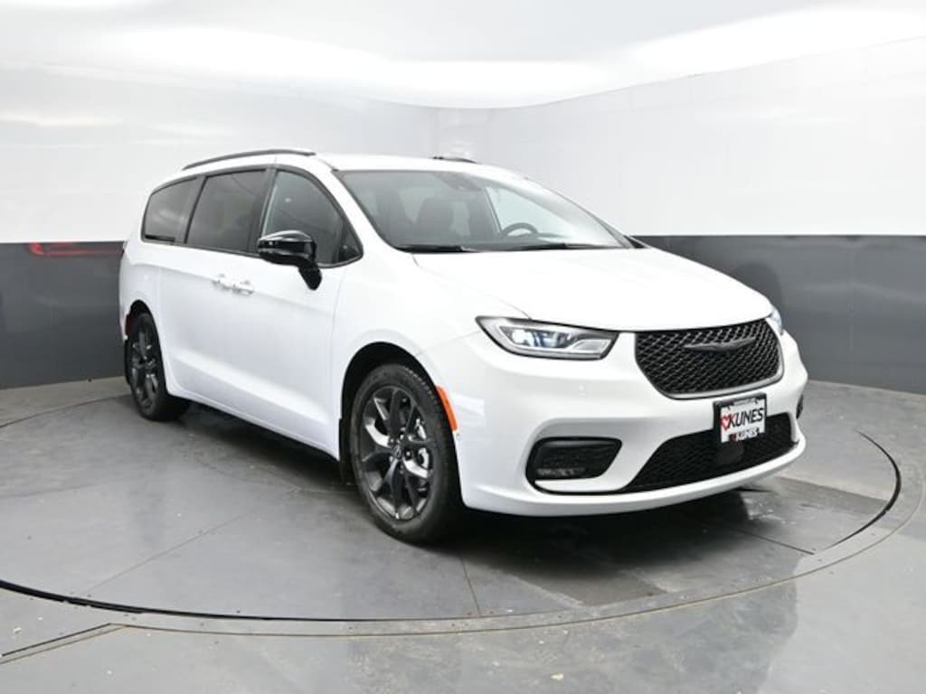 New 2026 Chrysler Pacifica Select Passenger Van