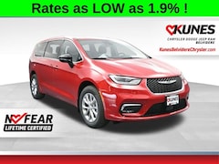 2026 Chrysler Pacifica Select Passenger Van