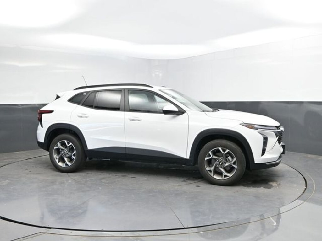 Used 2025 Chevrolet Trax LT SUV