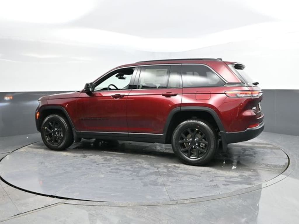 New 2026 Jeep Grand Cherokee Laredo Sport Utility