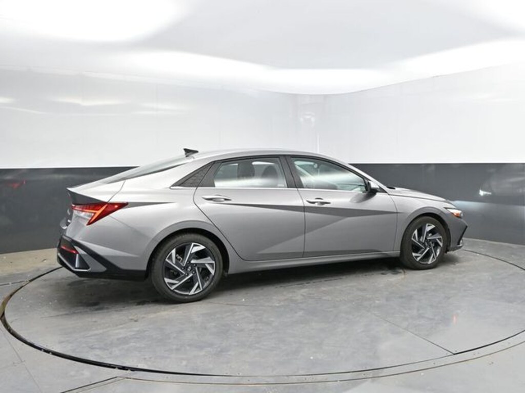 Used 2024 Hyundai Elantra Limited Sedan