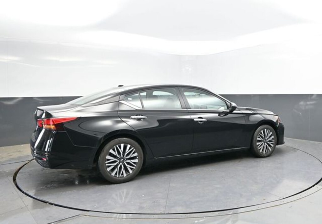 Used 2025 Nissan Altima 2.5 SV Sedan