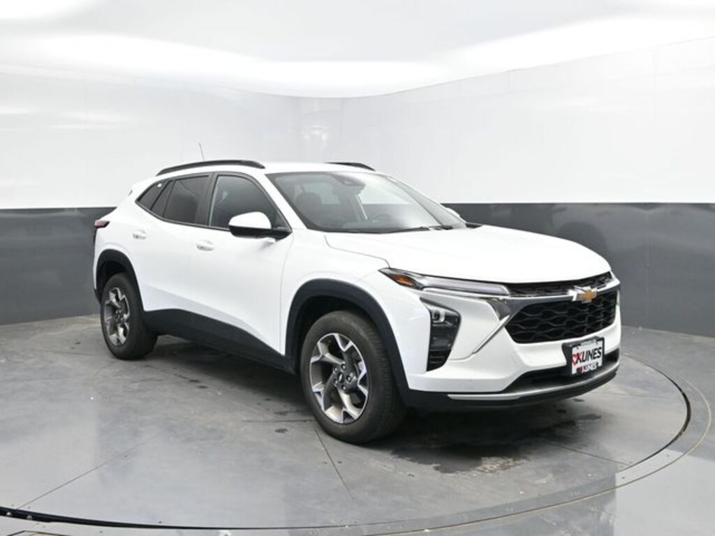 Used 2025 Chevrolet Trax LT SUV