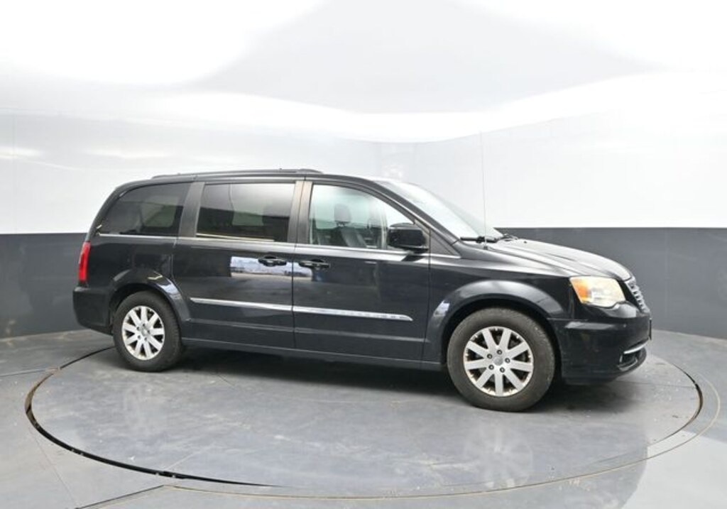 Used 2016 Chrysler Town & Country Touring Minivan/Van