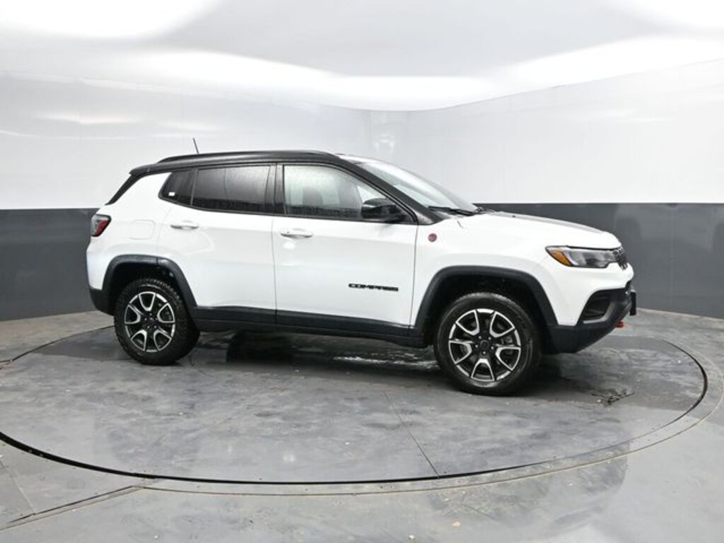 Used 2025 Jeep Compass Trailhawk SUV