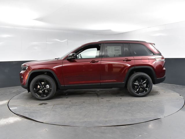 2025 Jeep Grand Cherokee Limited photo 3