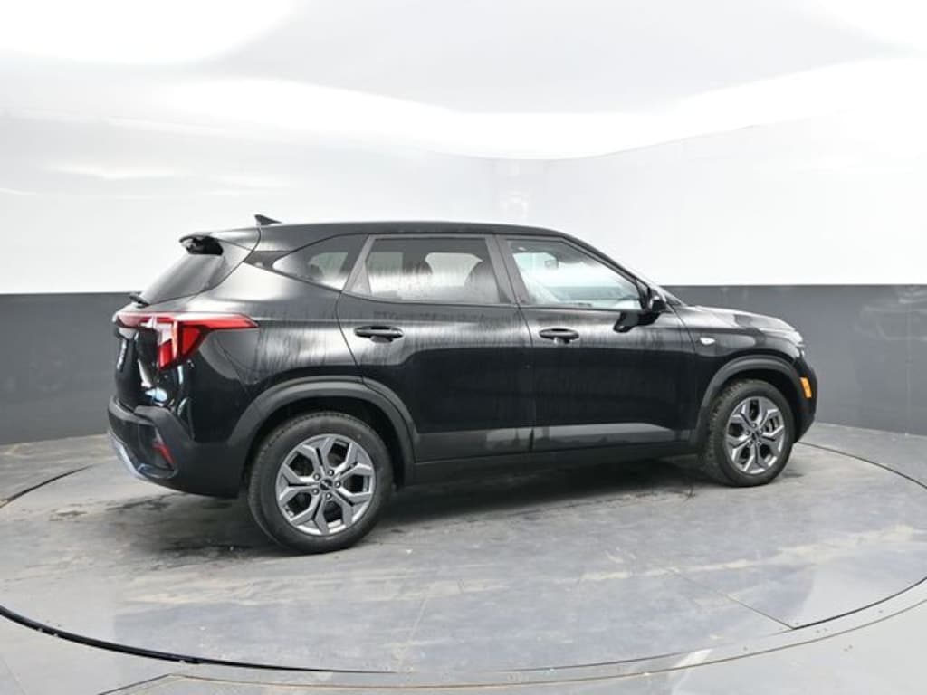 Used 2024 Kia Seltos LX SUV