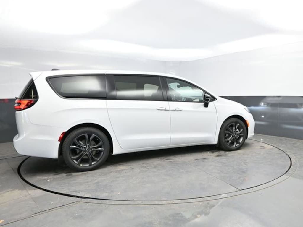 New 2026 Chrysler Pacifica Select Passenger Van