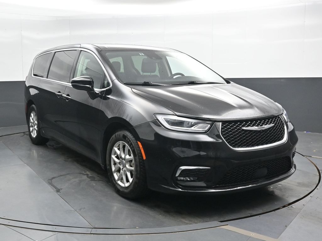 Used 2024 Chrysler Pacifica Touring L Minivan/Van