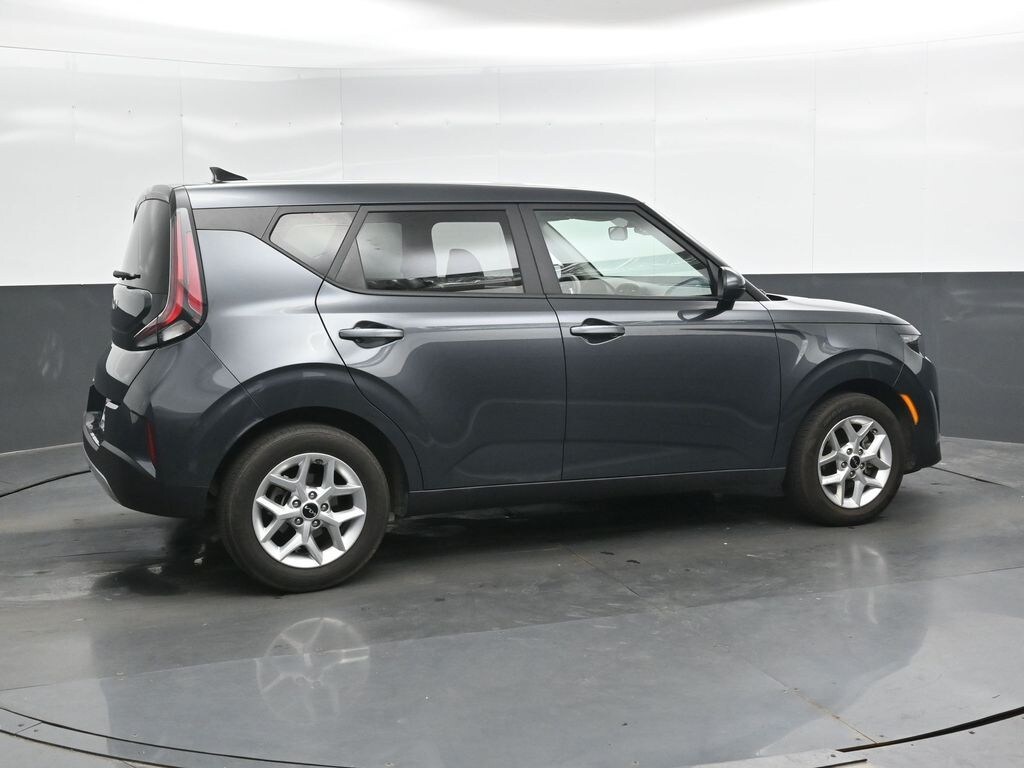 Used 2025 Kia Soul LX Hatchback