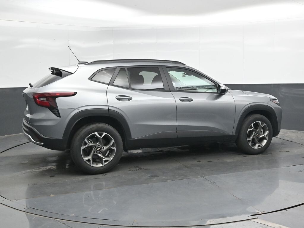 Used 2025 Chevrolet Trax LT SUV
